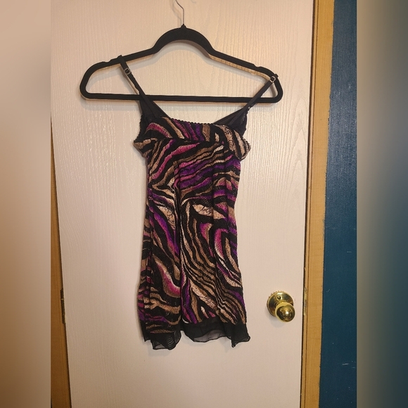 514🎃 Victoria's Secret Black and Pink Lace slip - Picture 2 of 3